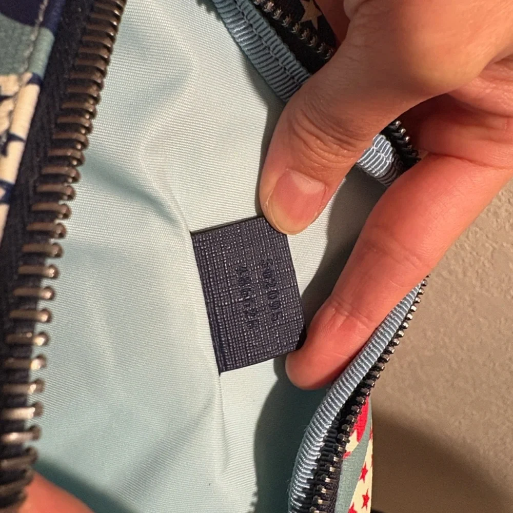 Gucci Limited Edition Strawberry Belt
Bag - Picture 11 of 15